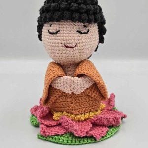 bouddha sur nenuphar fait main au crochet de face au fil des mailles